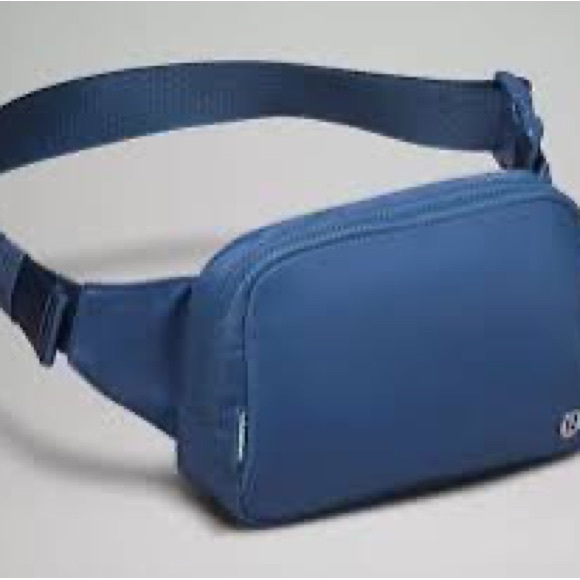 LULULEMON | ✨NEW✨ SOLD OUT color!!! Everywhere Belt Bag Large 2L in Pitch Blue 💙 - Picture 4 of 8